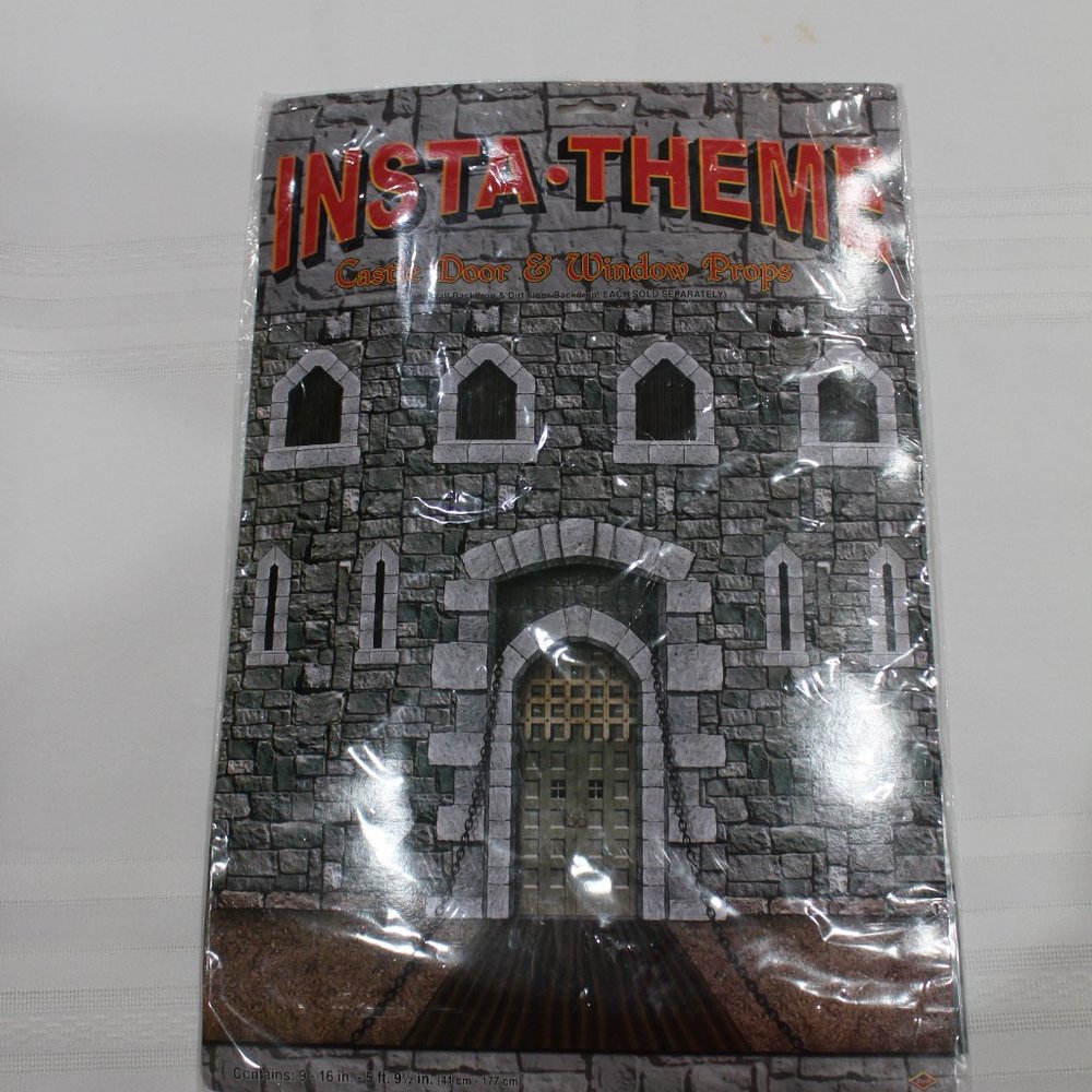 Beistle 16" - 5' 91/2" Castle Door and Window Props (132)